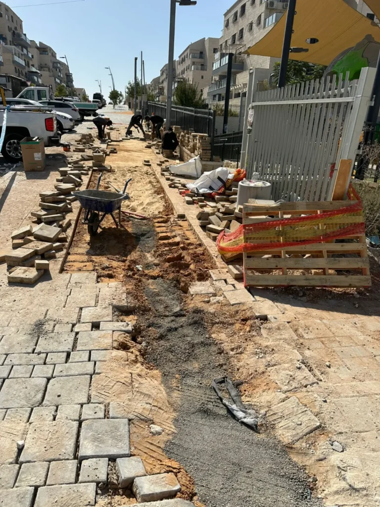 הנחת קו מים ראשי - ביצוע הנחת קו מים ראשי עבור מוסדות חינוך בתאגיד מים